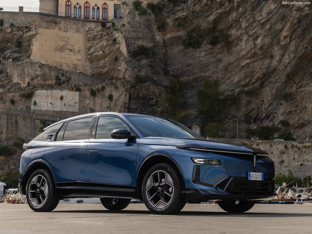 Mondial de l’Auto 2026: Lancia Gamma, il grande ritorno dell’ammiraglia che consacra il rinascimento del marchio 3 Lancia Gamma 2027 1280 c7f2198051aba27690519ae3c0d09f60b0