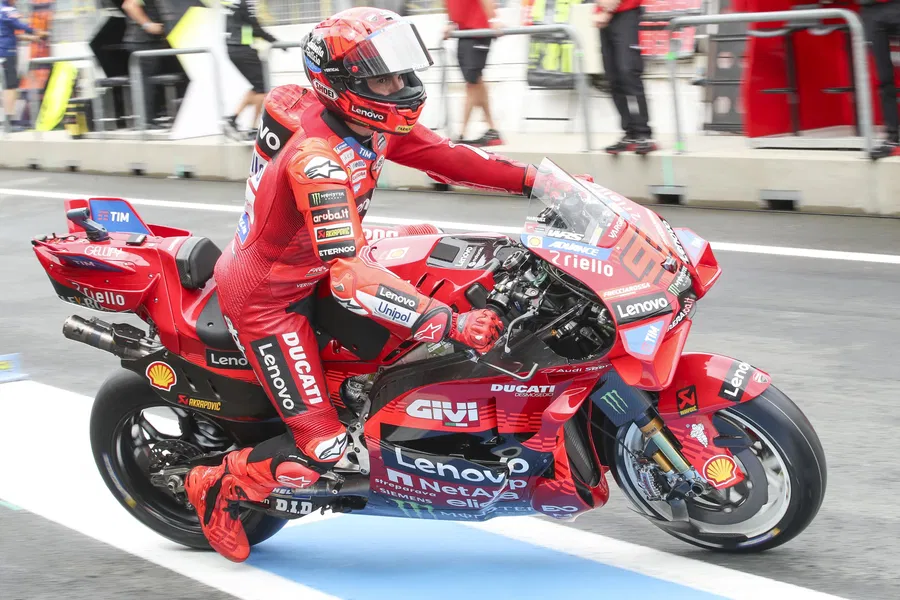 MotoGP Assen: Marquez Cade A 200 Km/h Ma Domina Le FP1 | Giornalemotori