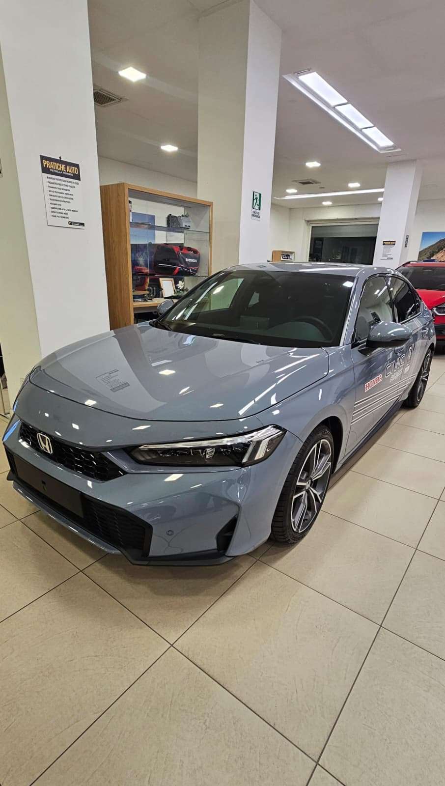 Guida all'acquisto: Honda Civic 2.0 e:HEV, La Berlina Sportiva che Non ...